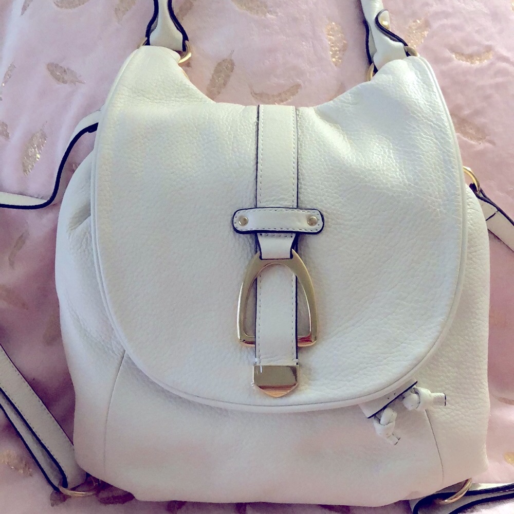 Flash sale💥Gorgeous white (with black trim) Shiny gold hardware GILI HANDBAG💥